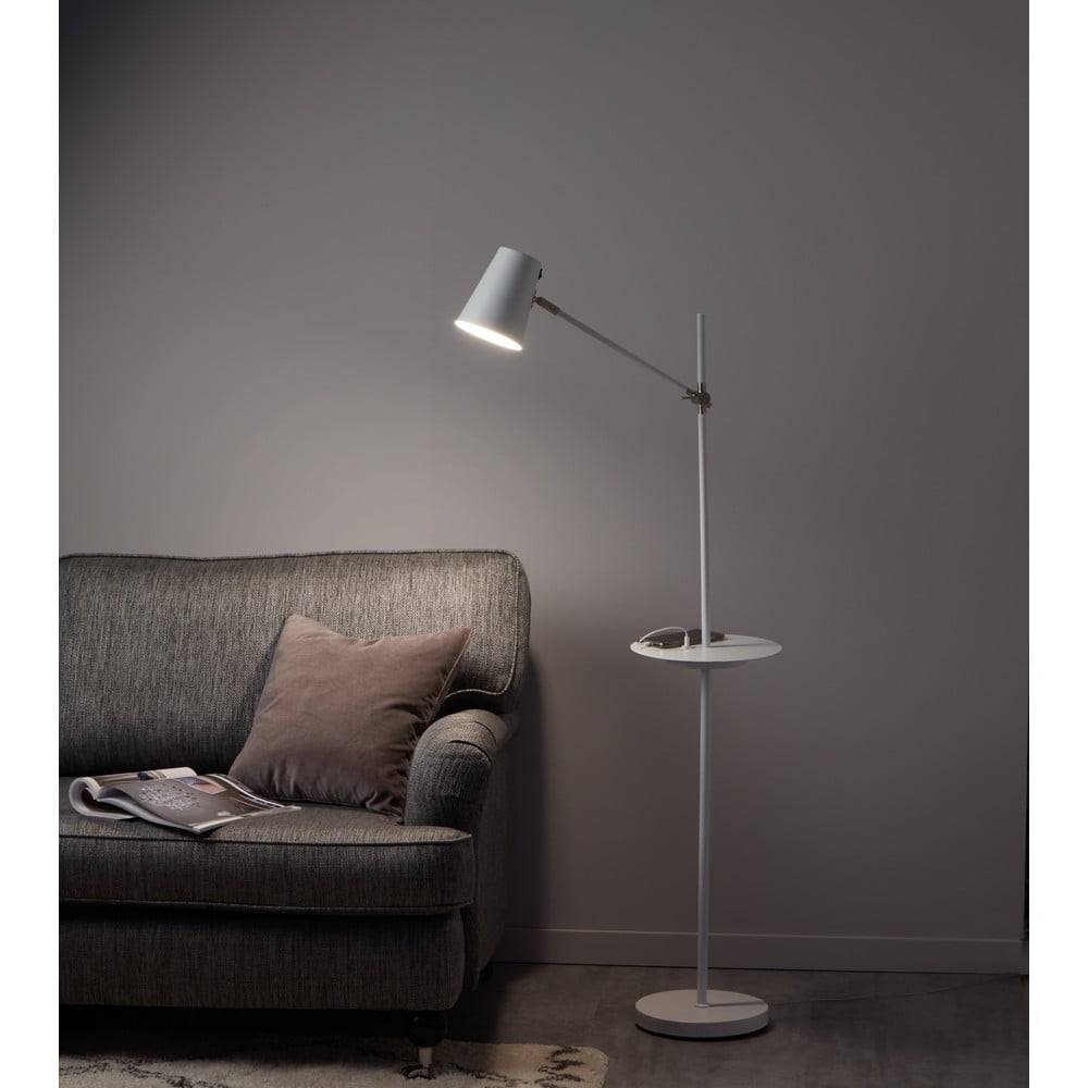 Markslöjd Stojacia lampa s odkladacím priestorom v bielej farbe  Linear, značky Markslöjd