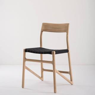 Gazzda Jedálenská stolička z masívneho dubového dreva s čiernym sedadlom  Fawn, značky Gazzda